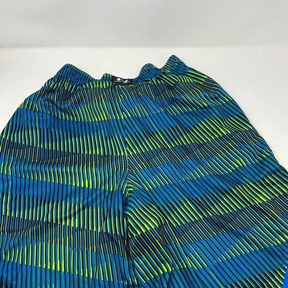 Men’s Under Armour Shorts Size Medium - Picture 3 of 9